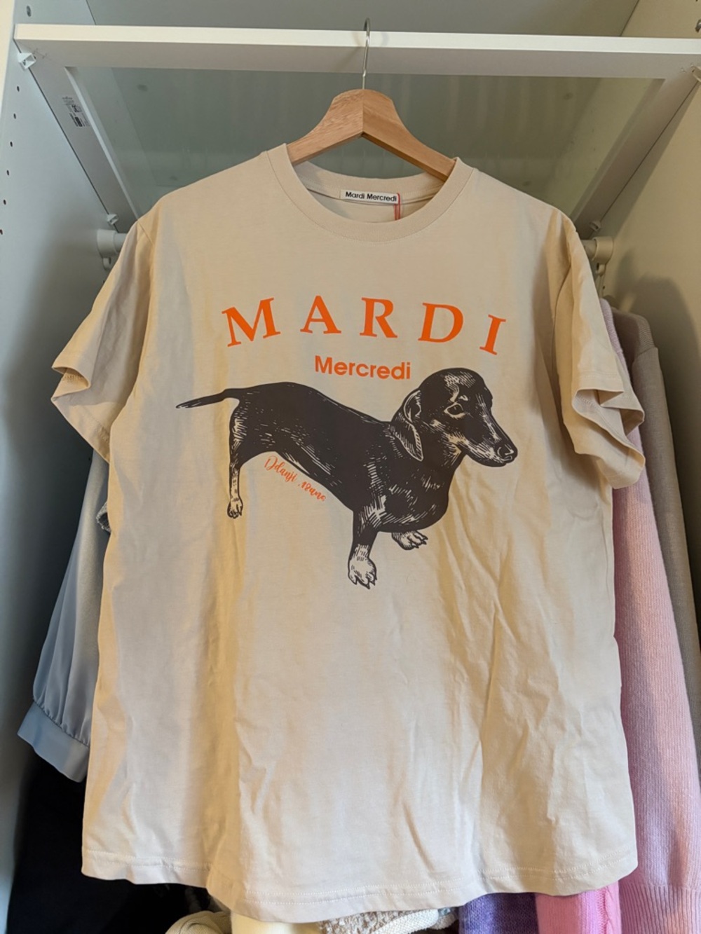 Mardi Mercredi Beige Dachshund Dog Graphic Tee